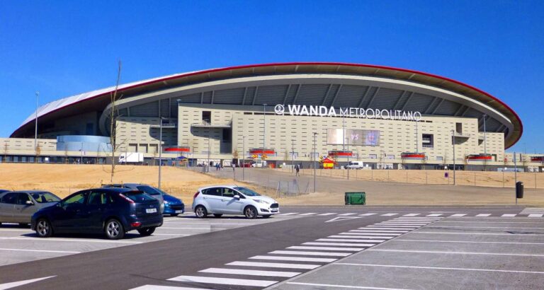 Imagen desde fuera del estadio Wanda Metropolitano