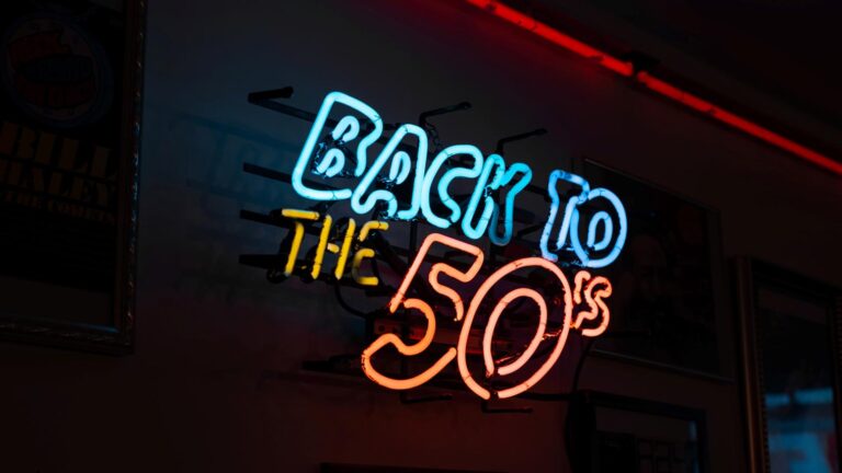 Letrero de neón de los años 50