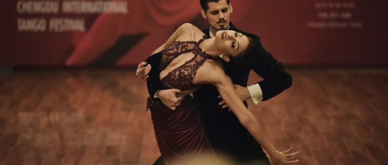 Pareja bailando tango