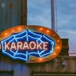 Cartel de un local de karaoke