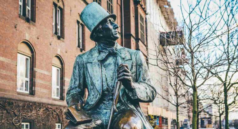 Estatua de Andersen en Copenhague